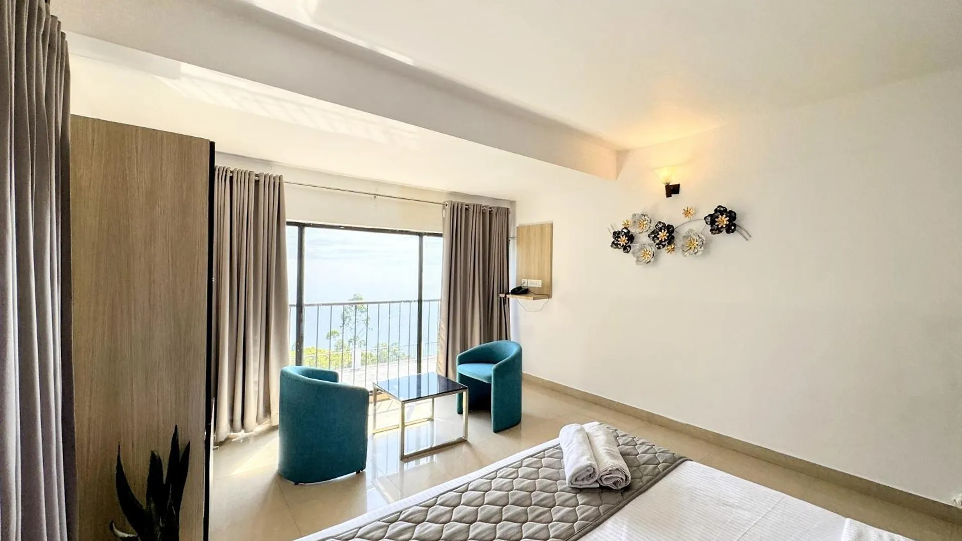 Veu Munnar Retreat - Valley View Rooms 4*,